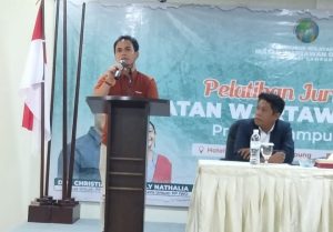 Ketua IWO Lampung Buka Pelatihan Jurnalistik di Amalia Hotel