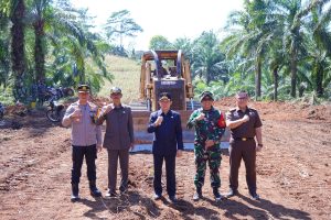 Pj.Bupati Pringsewu Buka TMMD Ke-121 Kodim 0424/TGM di Pagelaran Utara 