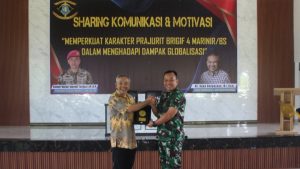 Prajurit Brigif 4 Mar/BS Menerima Motivasi dari dr. Aqua Dwipayana, M.I.Kom.