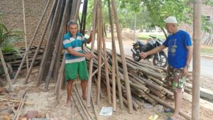 40 tahun Bersepeda Ontel Berkeliling Menjajakan Kerajinan Bambu
