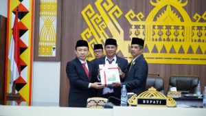 Pj.Bupati Pringsewu & DPRD Sahkan APBD-P 2024 RPJPD 2025-2045 Sekaligus Sampaikan APBD 2025