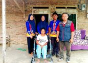 Serahkan Kursi Roda untuk Ibu Supeni Ketua IWO Pesawaran Wujud Kepedulian Sosial