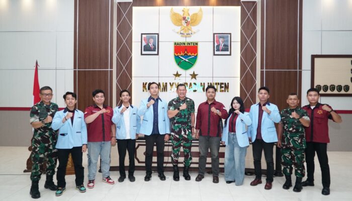 PANGDAM XXI/RADIN INTEN MENYAPA MAHASISWA DAN MEDIA